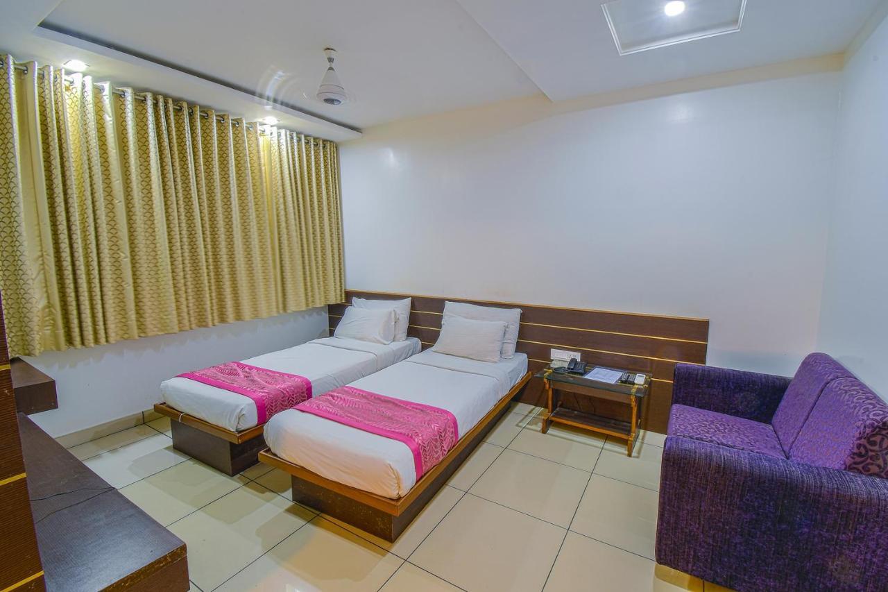 Hotel Radiant Kolhapur Luaran gambar